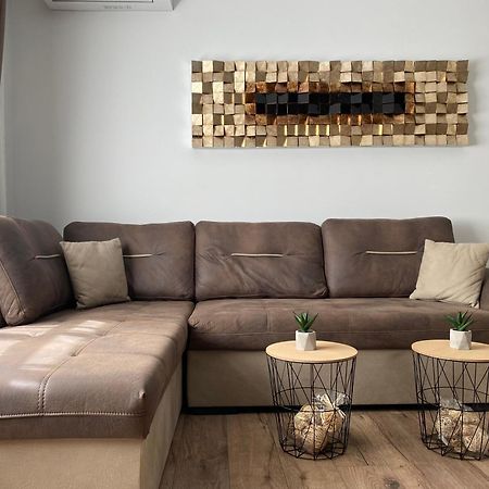 La Luna - High-End 2Bd Flat In The Top Centre By Flat Mаnager Sofia Luaran gambar