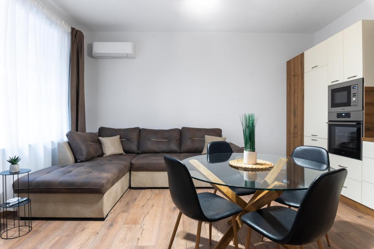 La Luna - High-End 2Bd Flat In The Top Centre By Flat Mаnager Sofia Luaran gambar