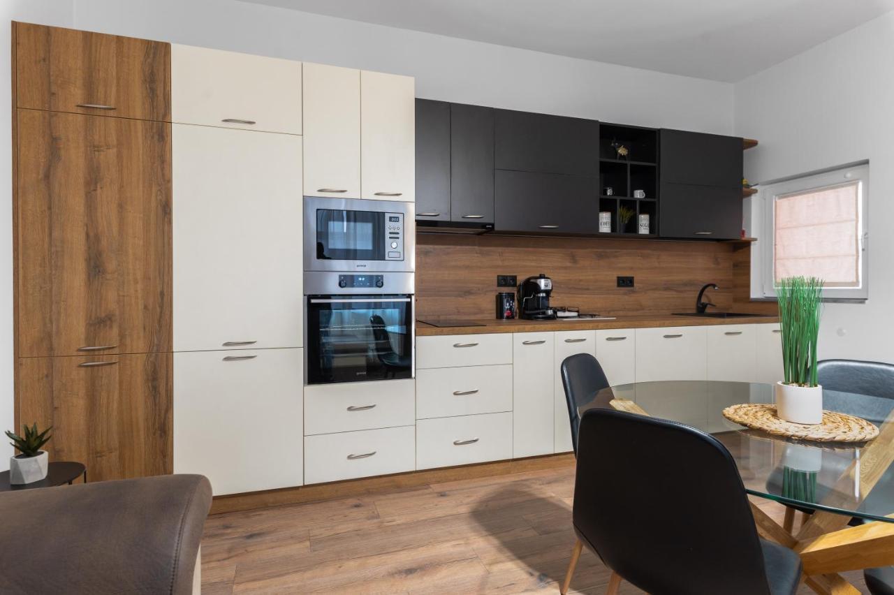 La Luna - High-End 2Bd Flat In The Top Centre By Flat Mаnager Sofia Luaran gambar