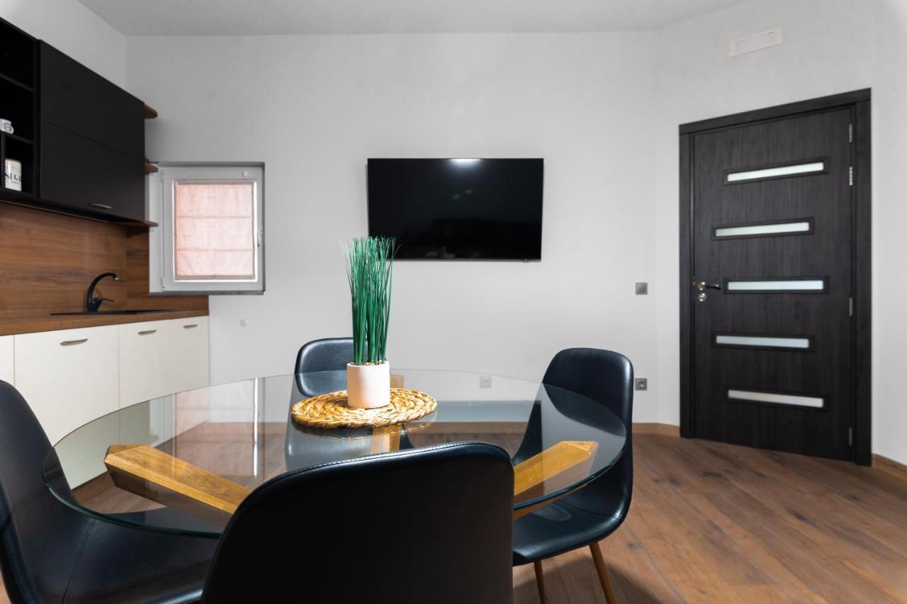 La Luna - High-End 2Bd Flat In The Top Centre By Flat Mаnager Sofia Luaran gambar