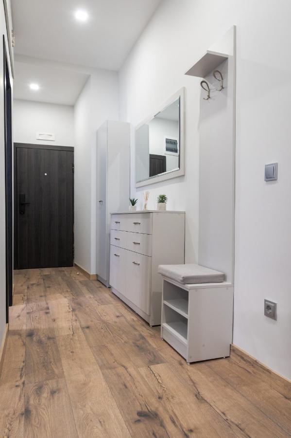 La Luna - High-End 2Bd Flat In The Top Centre By Flat Mаnager Sofia Luaran gambar