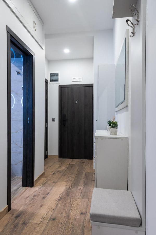 La Luna - High-End 2Bd Flat In The Top Centre By Flat Mаnager Sofia Luaran gambar