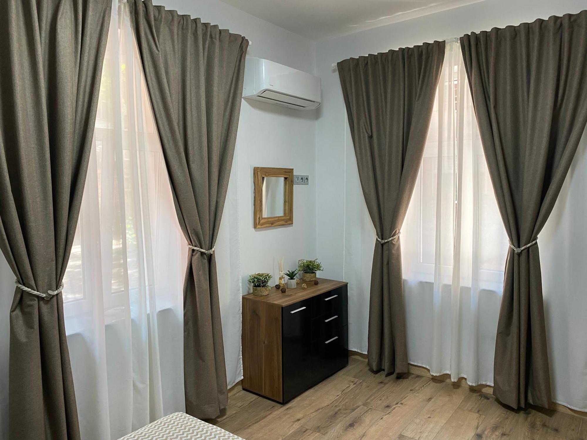 La Luna - High-End 2Bd Flat In The Top Centre By Flat Mаnager Sofia Luaran gambar